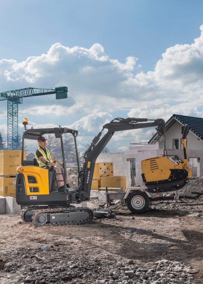 Minibagger Volvo EC18D 1,8 t mieten bei FRM Bautechnik - A.Masche – 3