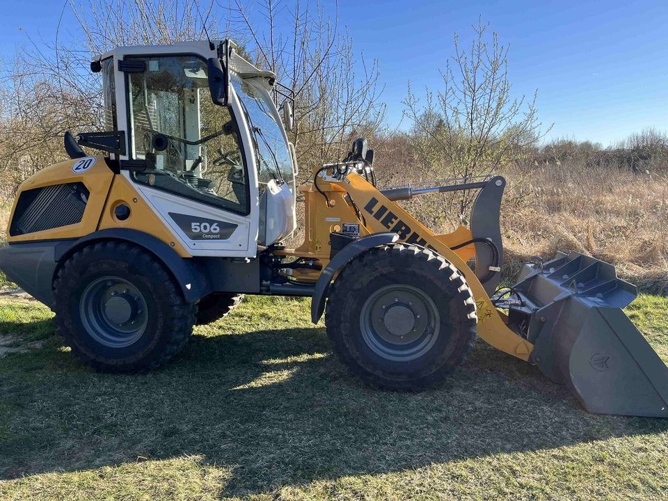 Radlader Liebherr L506 mieten in Strasburg – für Schüttgut & Paletten