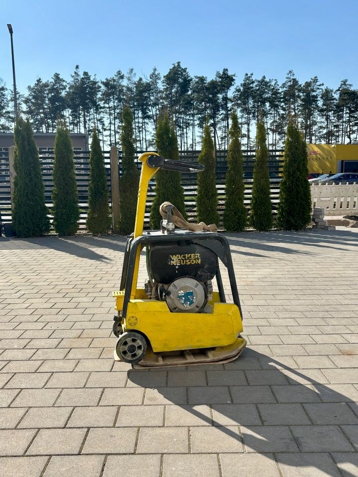 180 kg Rüttelplatte Kraftvoll Zuverlässig mieten in Abensberg – 2