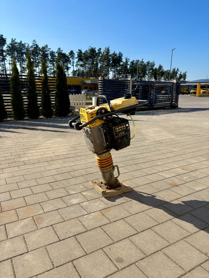 Bomag BT60 Höchste Verdichtung auf engstem Raum mieten in Abensberg