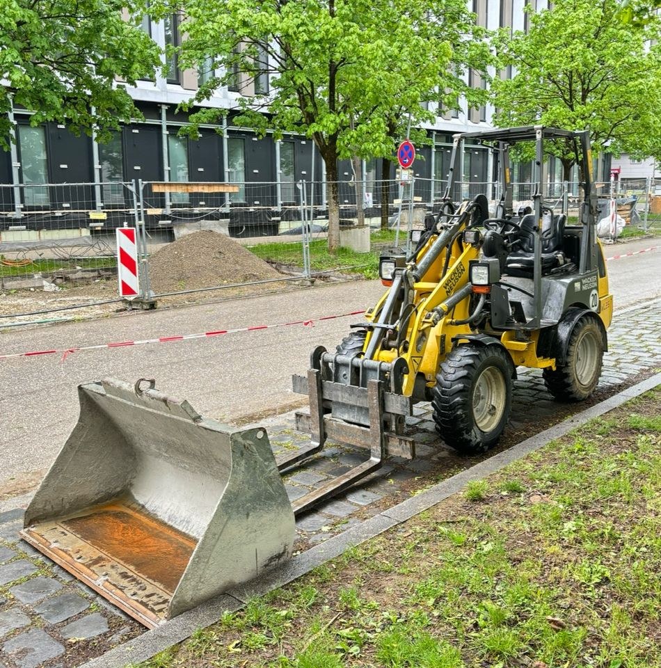 Radlader problemlos durch enge Stellen ohne mieten in Abensberg