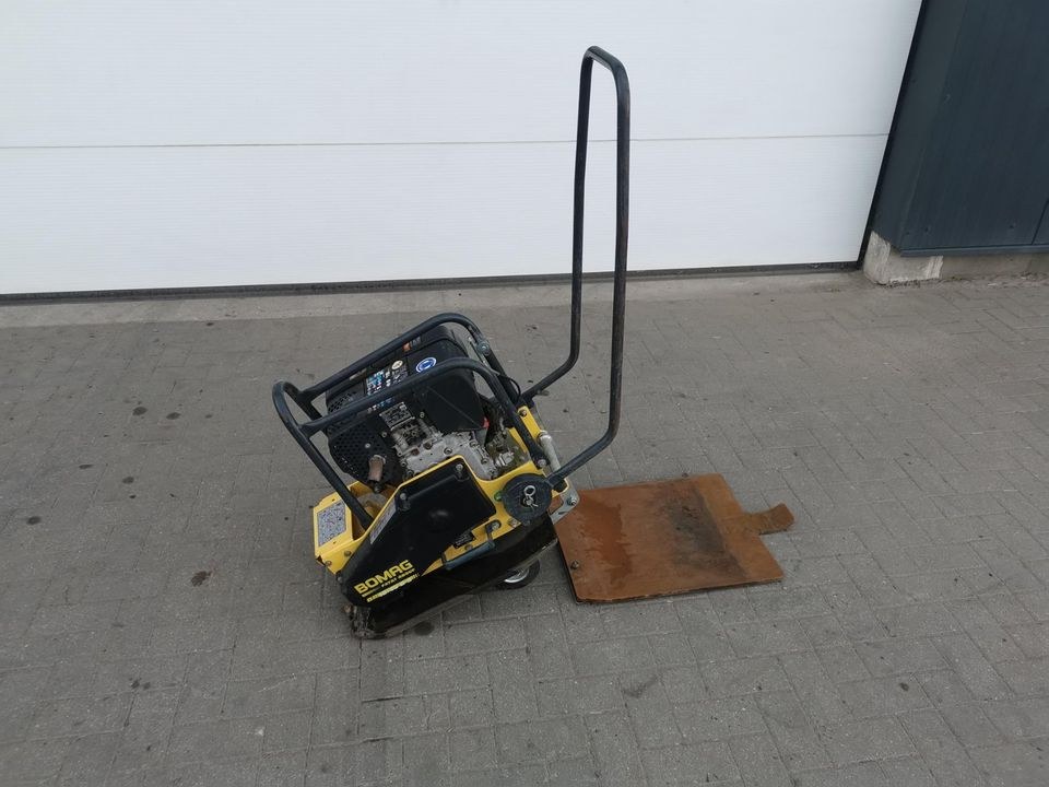 Rüttelplatte Rüttler Verdichter mieten in Heist