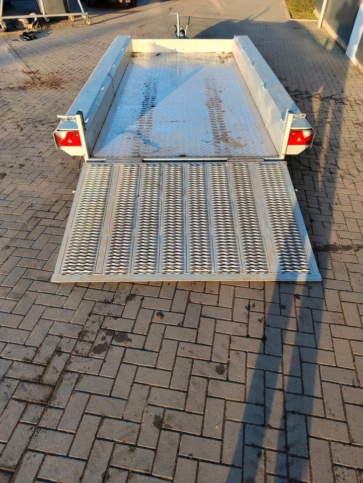 Anhänger Baggeranhänger Maschinentransporter mieten in Heist – 2