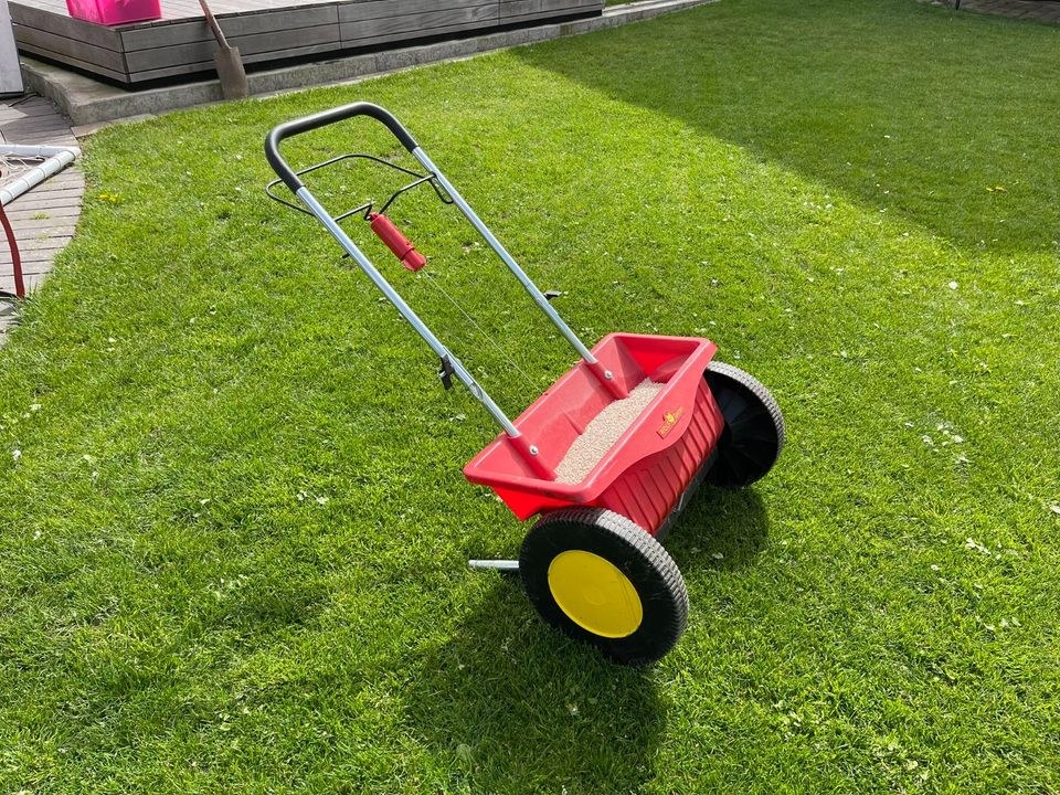 Rasenwalze Gartenwalze 50 kg N mieten bei Bautech – für ebenen Rasen – 3