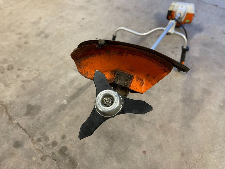 Motorsense Benzin Freischneider Stihl FS 240 C N mieten bei Bautech – 2