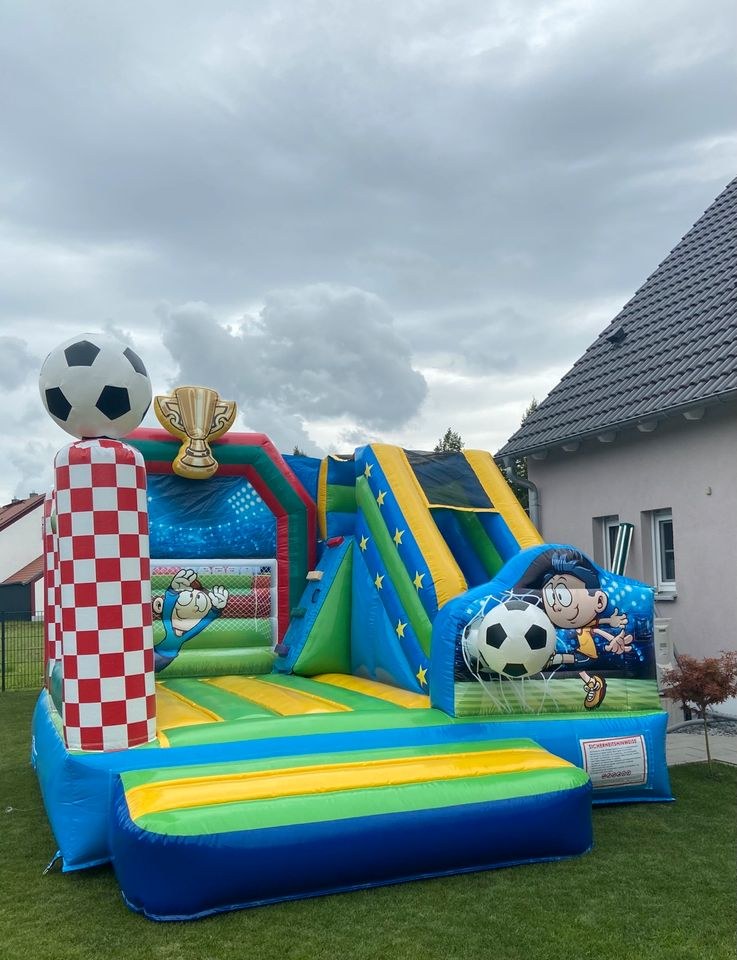 Hüpfburg Fußball Rutsche mieten bei Bayern Hüpfburgenverleih