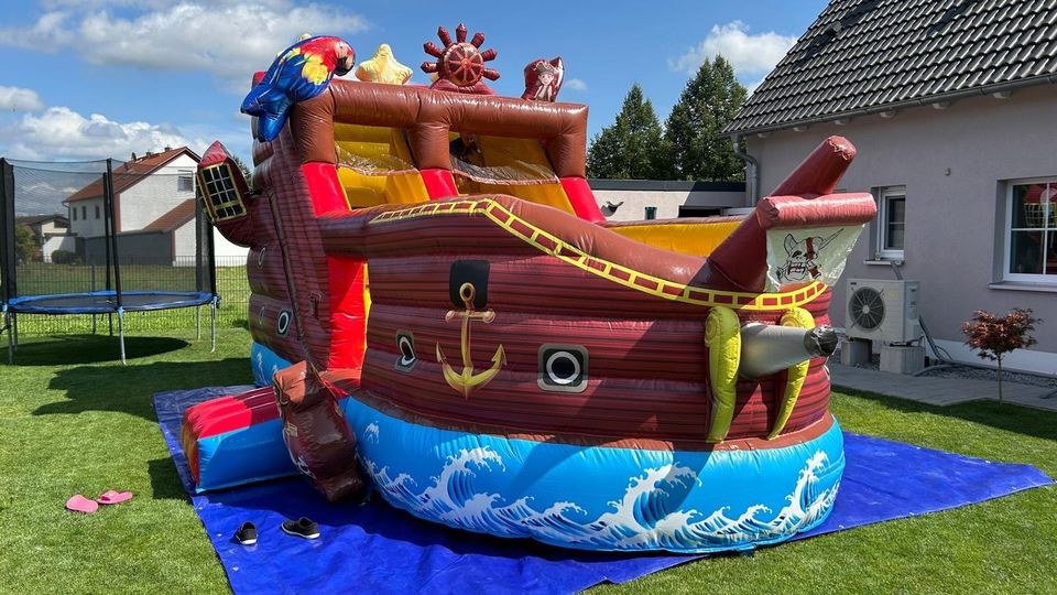 Hüpfburg Piratenschiff Rutsche mieten bei Bayern Hüpfburgenverleih