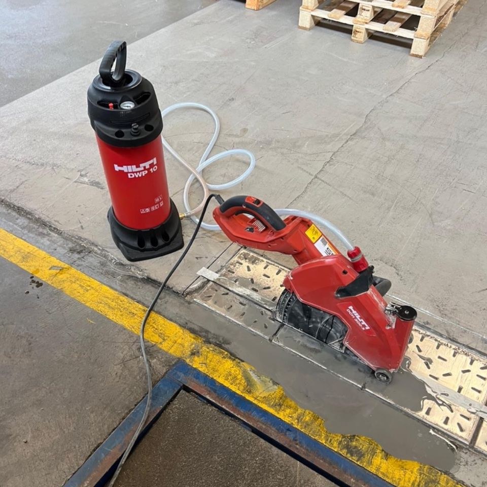 Hilti Schlitzgerät Mauernutfräse Trenngerät mieten bei BGS Jan Tebroke