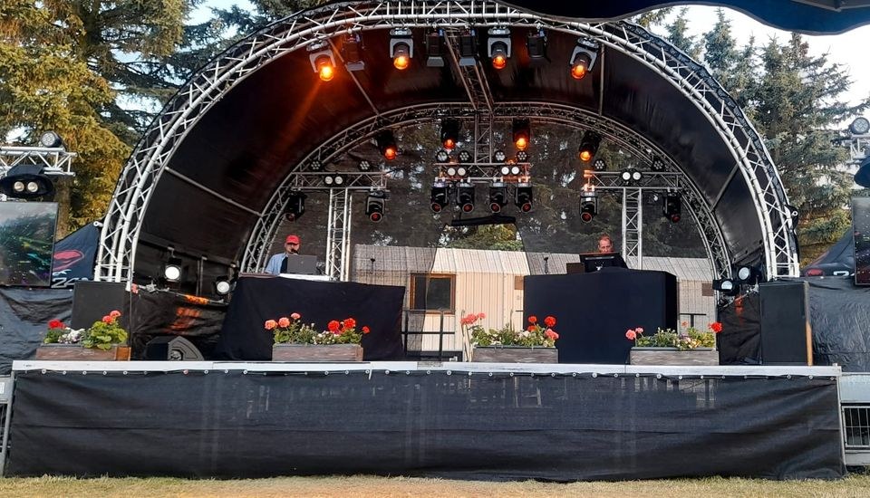 Rundbogen Open Air Bühne 7m x 4m mieten bei Big Block Event