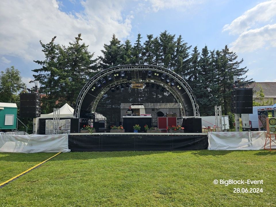 Rundbogen Open Air Bühne 7m x 4m mieten bei Big Block Event – 3