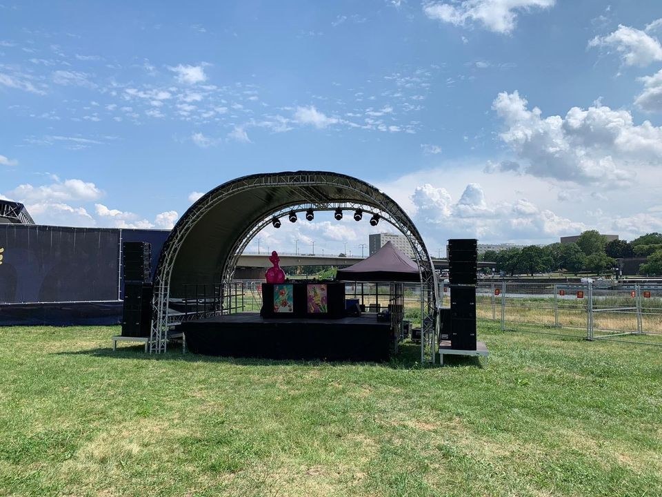 Rundbogen Open Air Bühne 7m x 4m mieten bei Big Block Event – 4