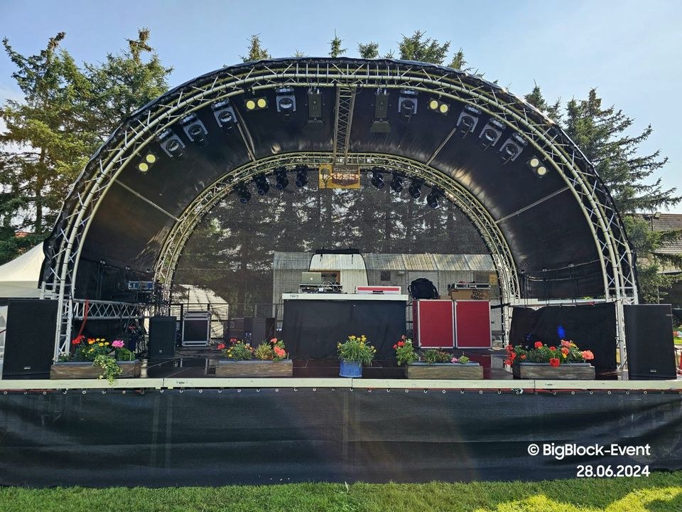 Rundbogen Open Air Bühne 7m x 4m mieten bei Big Block Event – 2