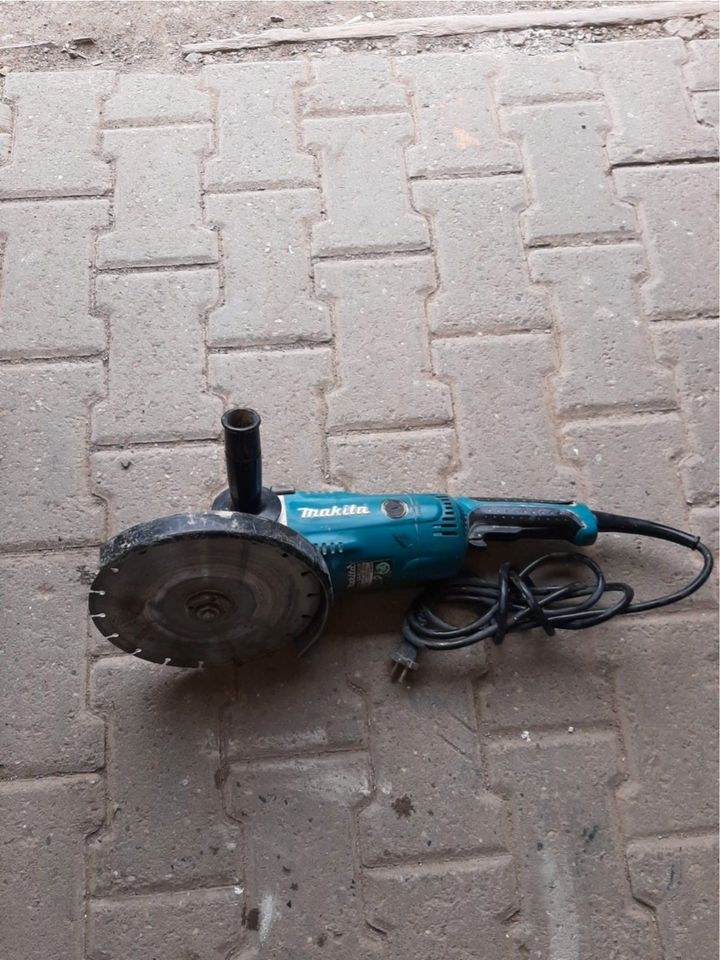 Winkelschleifer Makita 230mm mieten in Bottrop