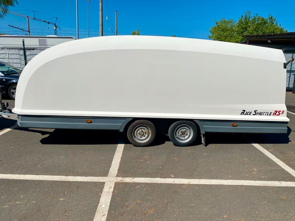 Geschlossener Autotransporter N BRIAN JAMES mieten in Brühl