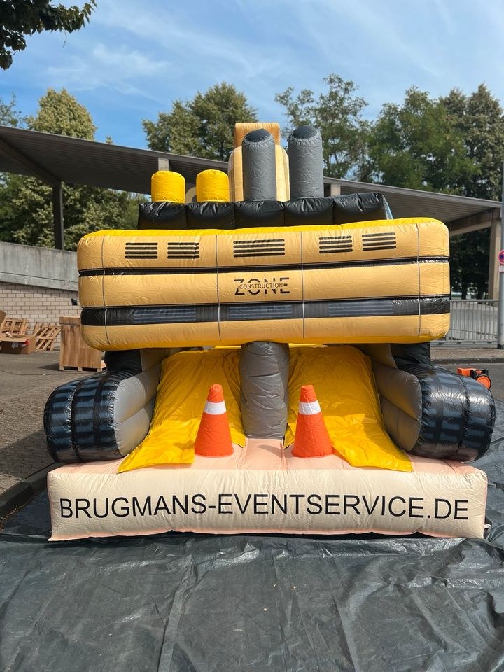 Riesen Hüpfburg Multiplay Bagger mieten in Kerpen – 3