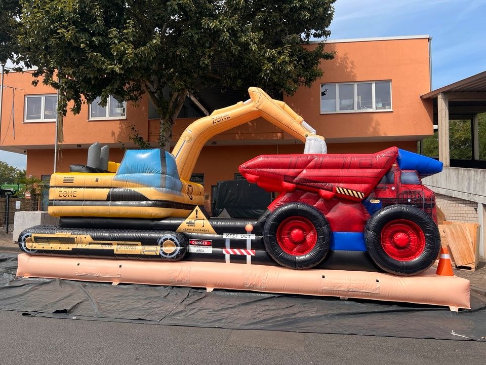 Riesen Hüpfburg Multiplay Bagger mieten in Kerpen – 4