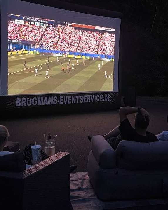 Mobile Leinwand Präsentationen Fussball WM mieten in Kerpen – 2