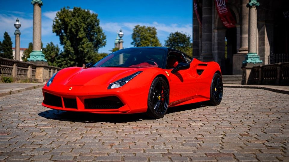 Ferrari 488 GTB mieten in Zehlendorf – Fahrspaß auf Zeit