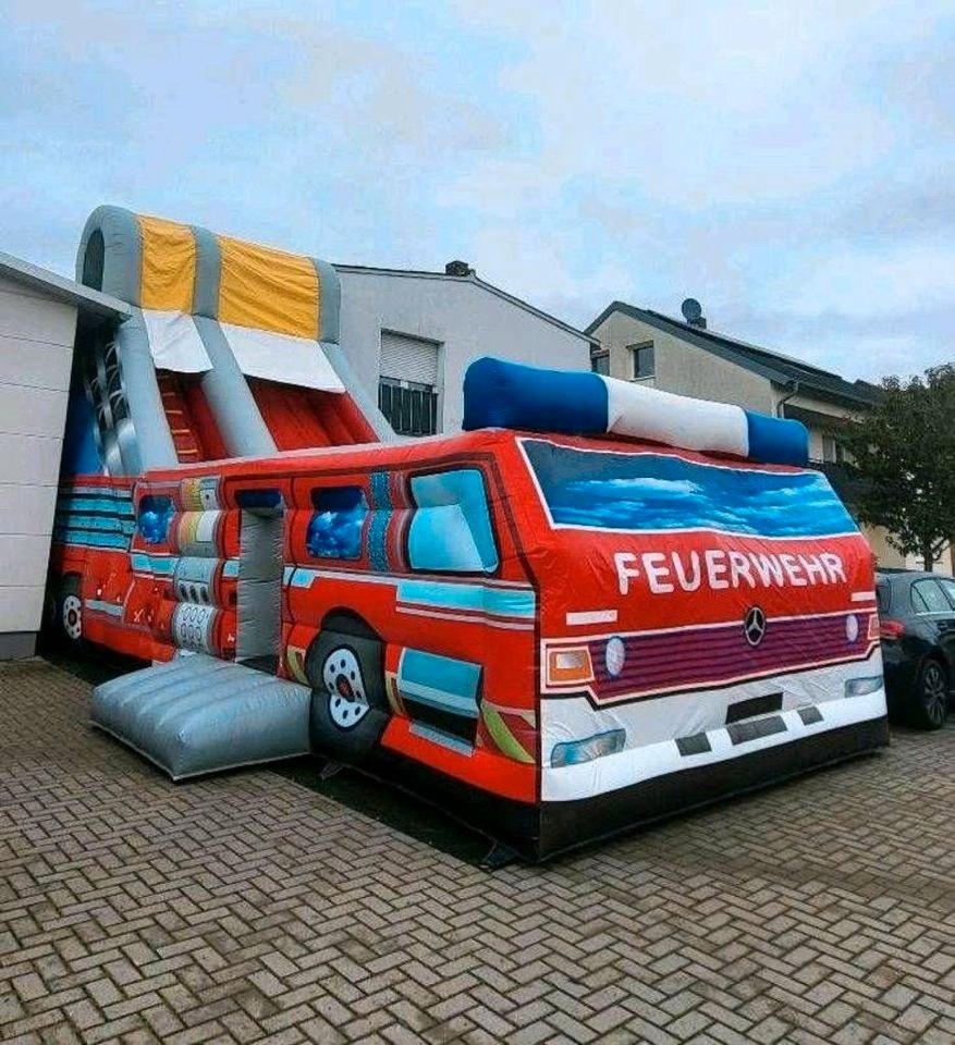 XXL Feuerwehr Hüpfburg Riesenrutsche mieten in Hiddenhausen