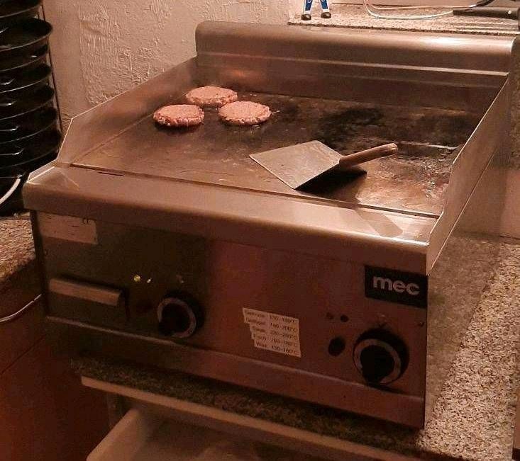Gastrobräter Bräter Bratplatte Patties mieten in Hiddenhausen