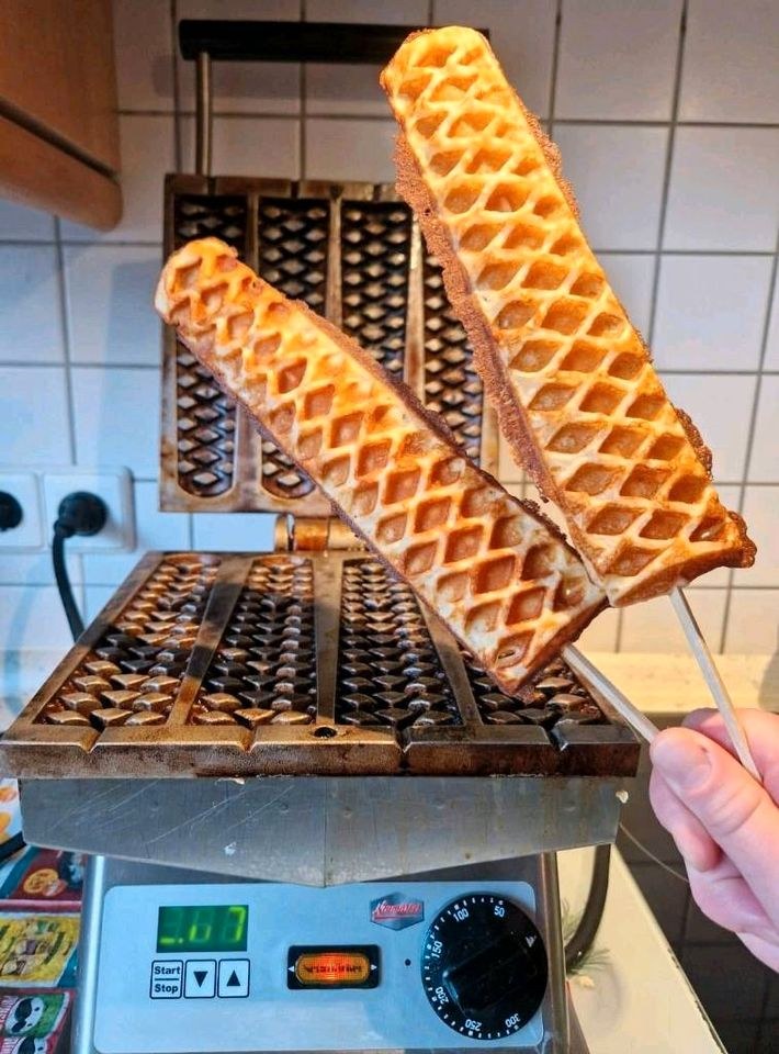 Waffeleisen Waffel Lolly Stiel Eventwaffel mieten in Hiddenhausen – 2