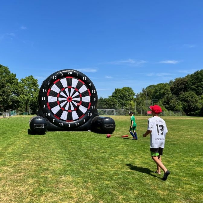 Fußball Darts XXL 4m Ø *Popcorn Co.* mieten in Viersen – 3