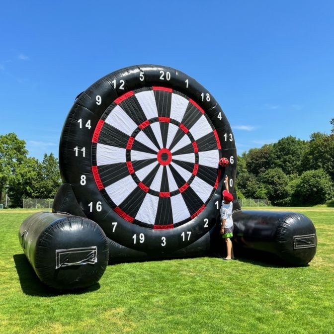 Fußball Darts XXL 4m Ø *Popcorn Co.* mieten in Viersen – 4