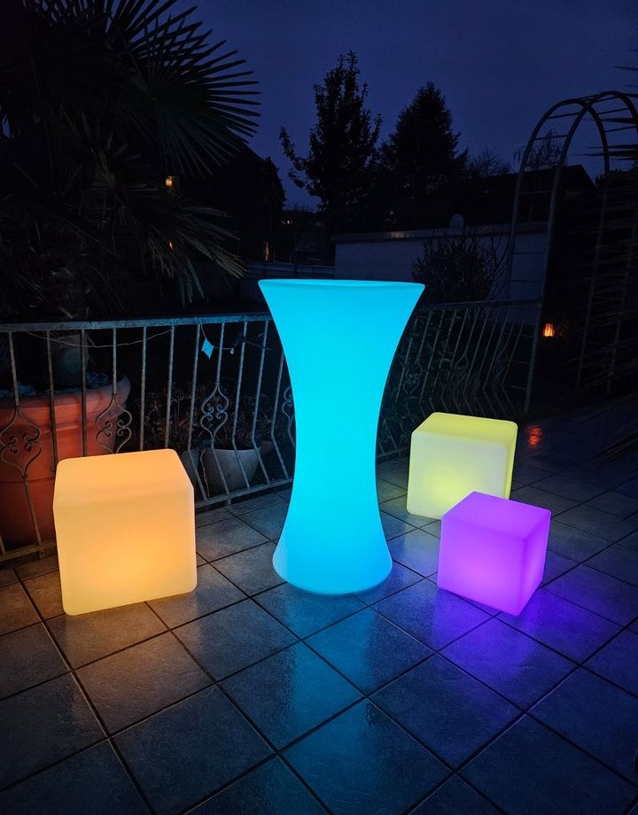 LED Loungemöbel Stehtisch Outdoor mieten in Bodenheim