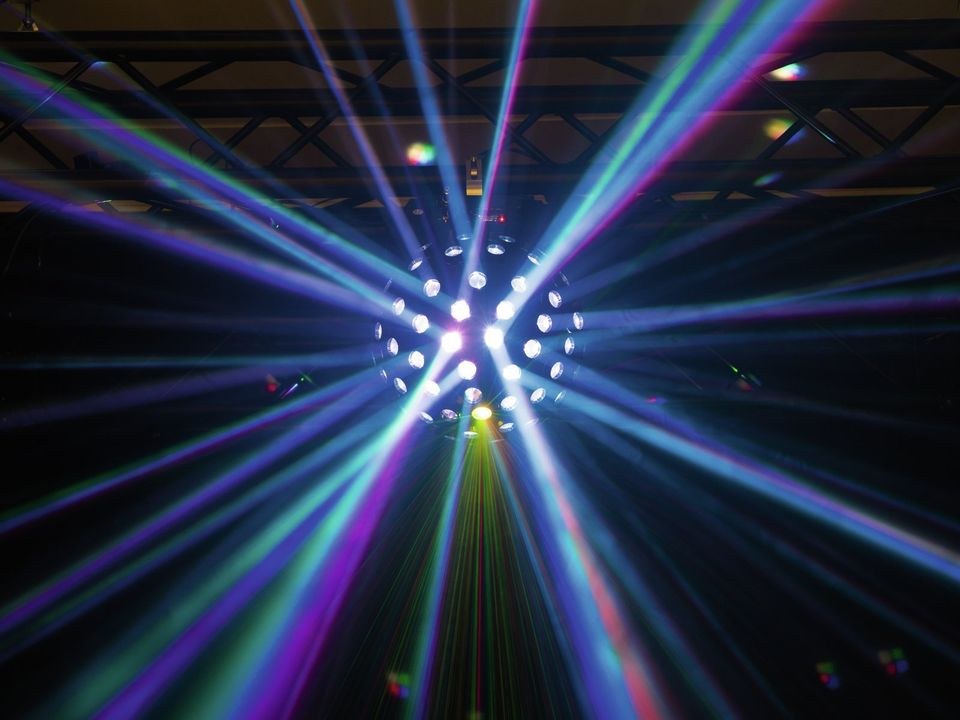 Laser Discokugel Partylicht Lichtanlage mieten in Bodenheim