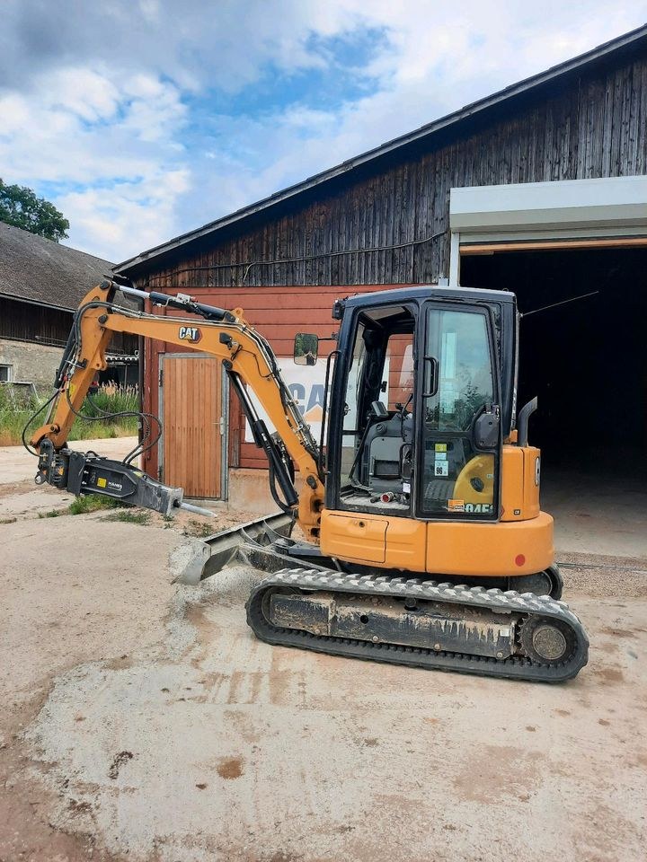 CAT 304 t Klasse MINIBAGGER Bau mieten bei Harald Brückl dermietbagger – 3