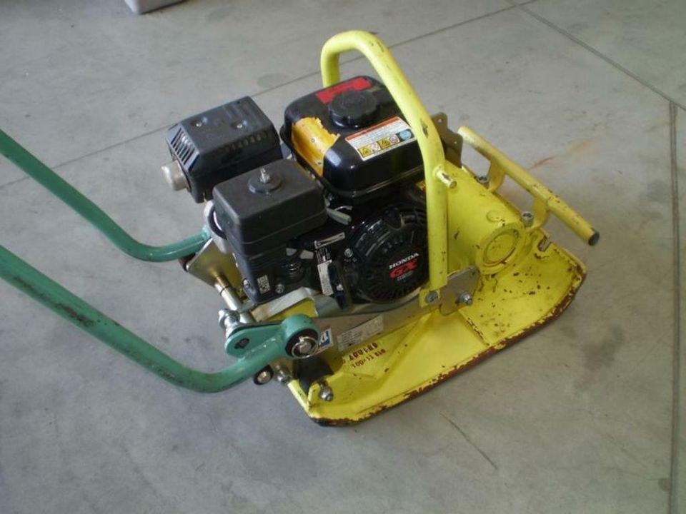 Rüttelplatte Wacker 250 kg Stampfer Rüttler mieten in Bad Abbach – 3