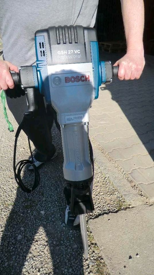 Microbagger Minibagger kleiner Bagger 1t mieten in Bad Abbach
