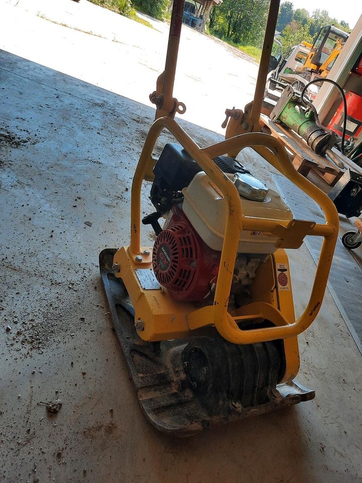 N Rüttelplatte 85 kg Wacker mieten bei Harald Brückl dermietbagger – 4