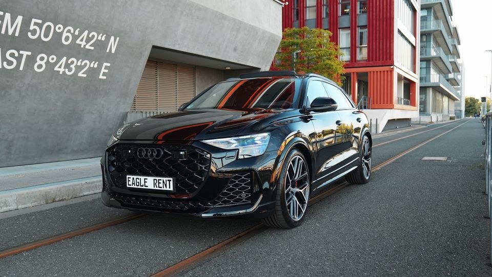 Audi RSQ8 Sportwagen Mietwagen Luxus SUV mieten bei EAGLE RENT
