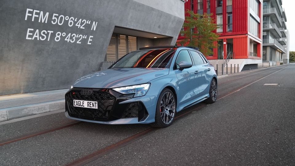 Audi RS3 Sportback Sportwagen mieten in Sossenheim – Fahrspaß auf Zeit