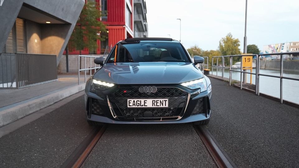 Audi RS3 Sportback Sportwagen mieten in Sossenheim – Fahrspaß auf Zeit – 2
