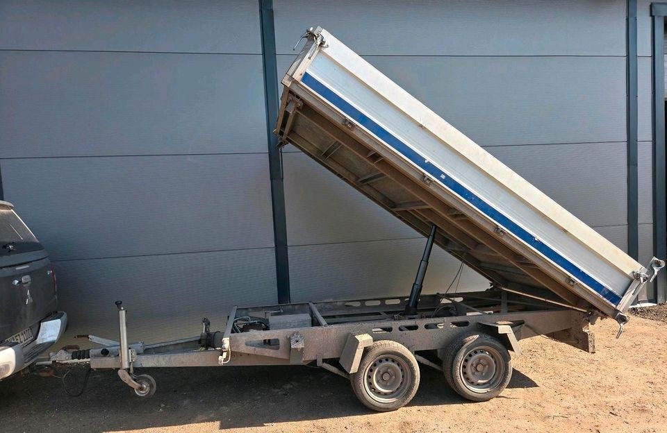 Anhänger Kipper Kippanhänger 3500kg mieten bei Zerspanungstechnik