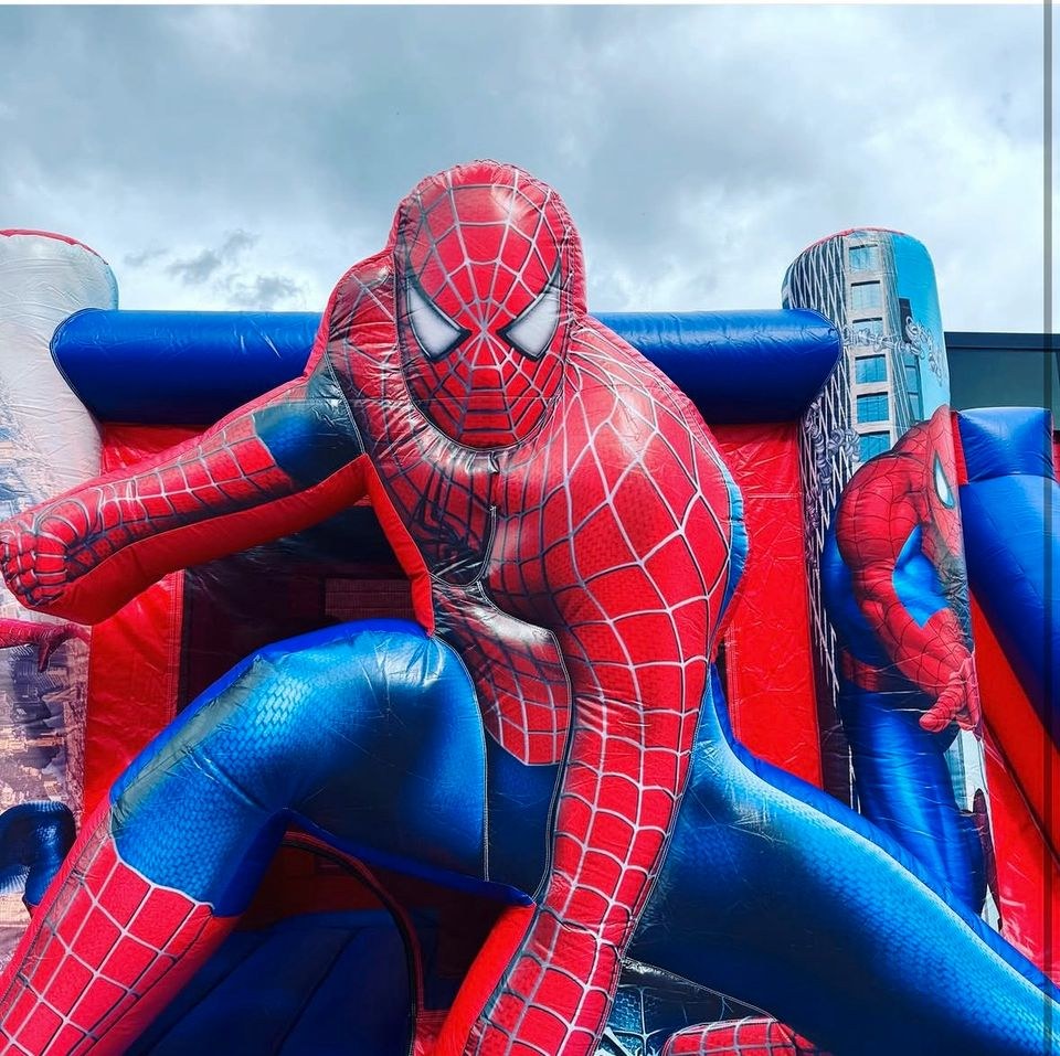 Hüpfburg Spinnenmann Kindergeburtstag mieten bei Einfach