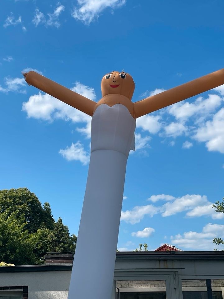 Absoluter Blickfang Skydancer Tanzende Figuren mieten in Köpenick – 3