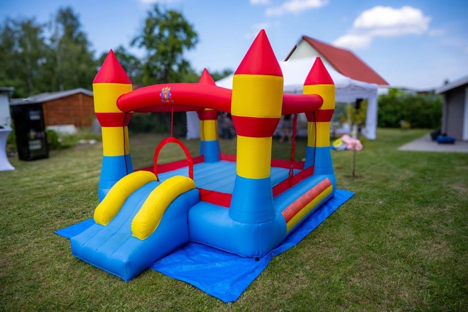 Hüpfburg Kindergeburtstag mieten bei Event Paradies Nimaro
