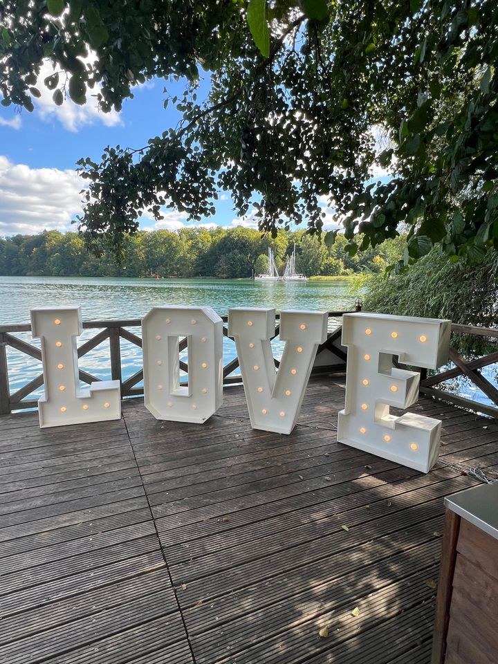 XXL LOVE Buchstaben Verlobung mieten bei Event Paradies Nimaro