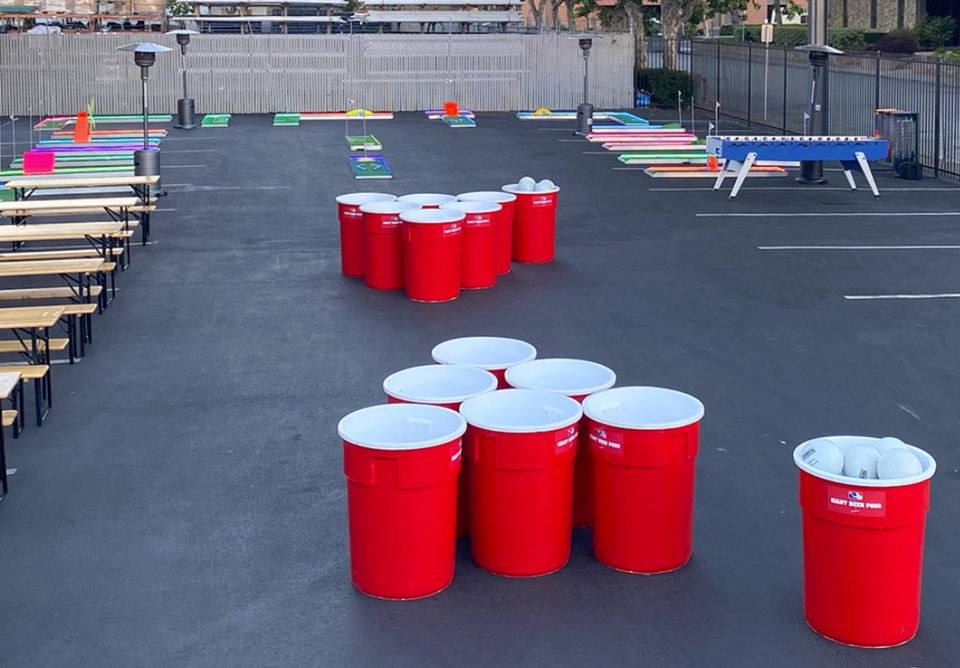 Giant Beer Pong N Fußball Verein XXL Spiel mieten bei Eventbeatz