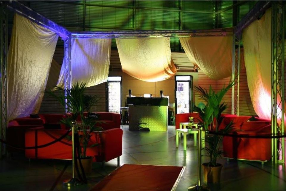Beleuchtung LED Strahler Akku Indoor Outdoor N mieten bei Eventbeatz – 4