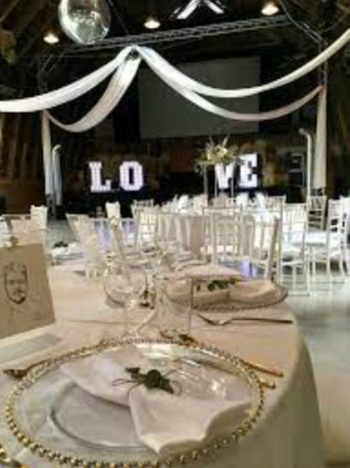 Stoffservietten goldenes Besteck Platzteller mieten bei Eventbeatz – 4