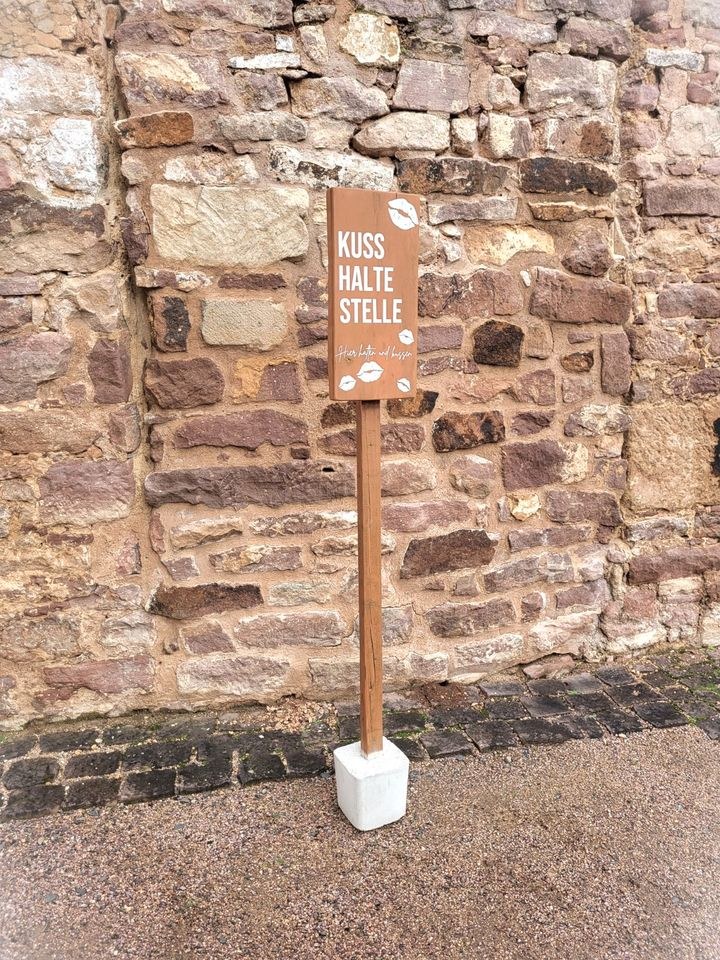 Kusshaltestelle Idee Spiel Geschenk Gastgeschenk mieten in Fulda – 3