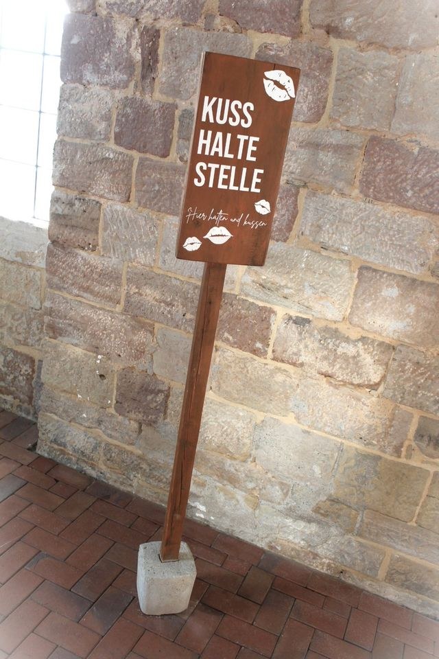 Kusshaltestelle Idee Spiel Geschenk Gastgeschenk mieten in Fulda – 4