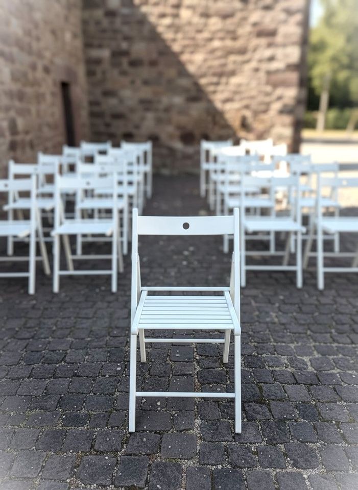 3.50E Stühle weiß Stuhl mieten bei EventFULDAys – Sitzplätze für alle – 2
