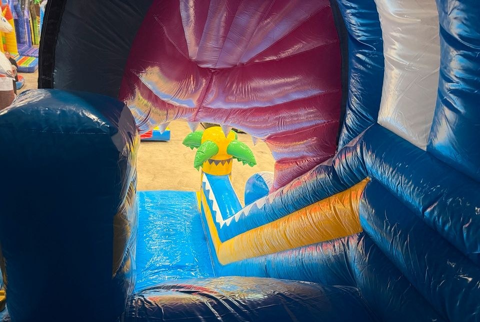 Riesenrutsche Hüpfburg Eventmodul Hai mieten bei Eventify – 3