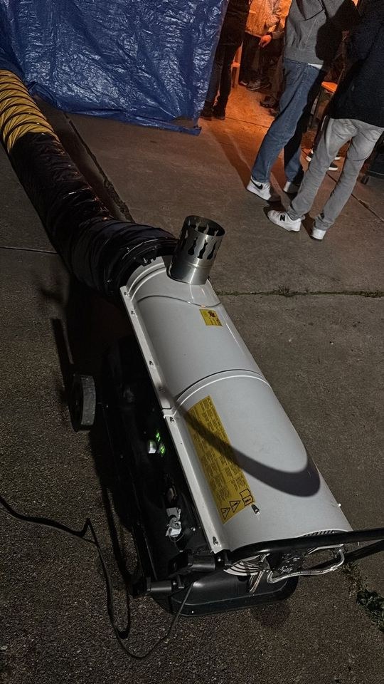 Ölheizgebläse 30 kW inkl Schlauch Zelt Halle mieten in Schleiden – 2