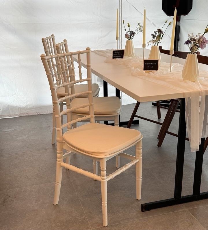 Chiavari Stuhl weiß inkl Sitzkissen mieten in Schleiden – 4